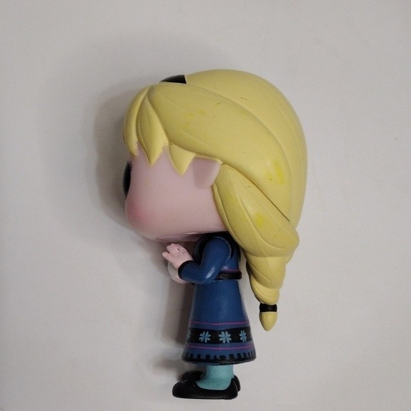 Funko POP Disney Frozen Young Elsa Action Figure - Picture 3 of 5